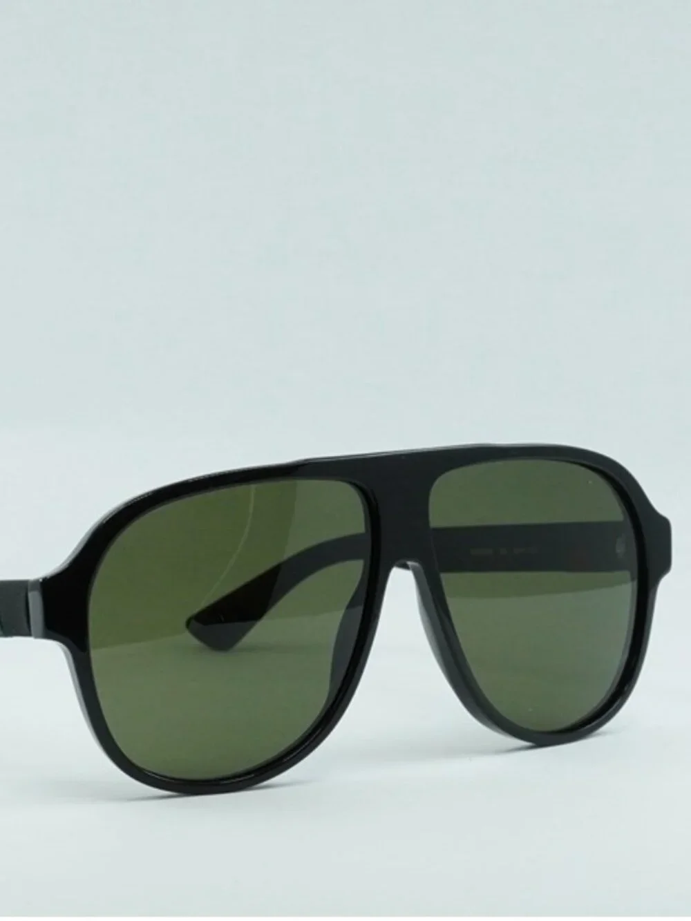 Gucci GG0009S 001 Sunglasses Black Aviator Frame, Green Lenses